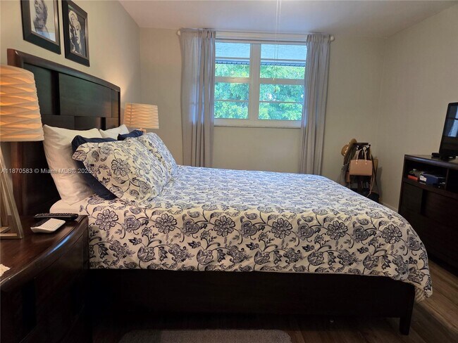 Building Photo - 9410 Poinciana Pl