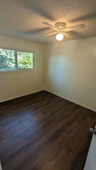 Building Photo - 10420 Commerce Ave