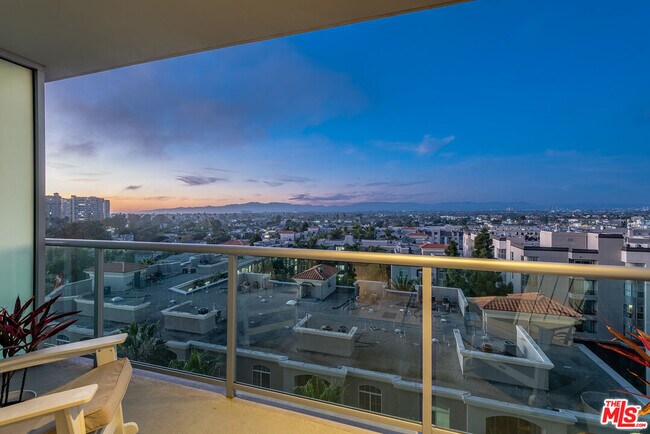 Building Photo - 13700 Marina Pointe Dr