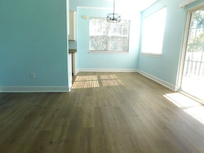 Building Photo - 2 Bedroom Located in Summerfield Community