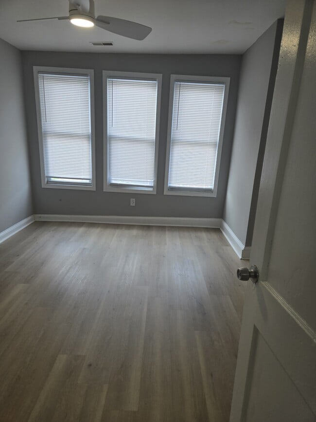 Building Photo - 5047 Diamond St