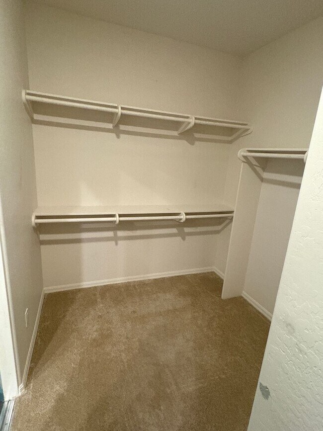 Building Photo - 110 E Bighorn Ct