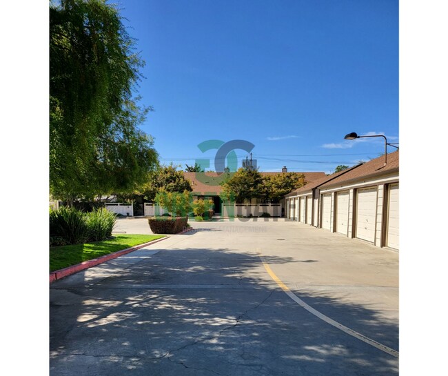 Building Photo - 700 W Roseburg Ave