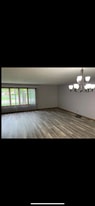 Building Photo - 2275 N Cable Rd