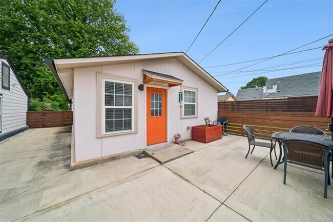Building Photo - Gorgeous updated and modern open layout