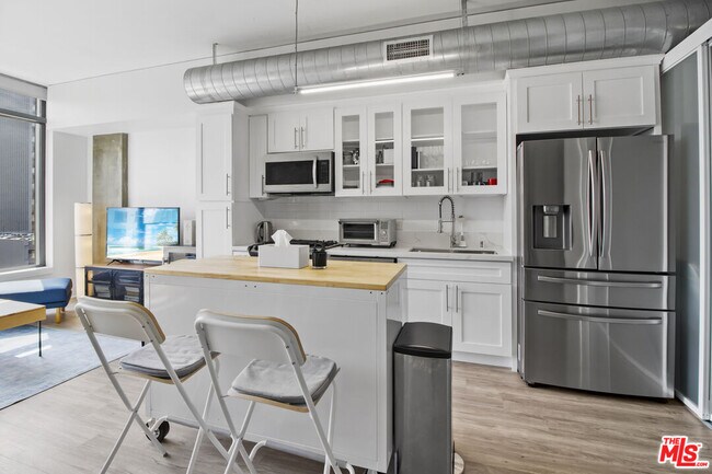 Building Photo - 1111 S Grand Ave