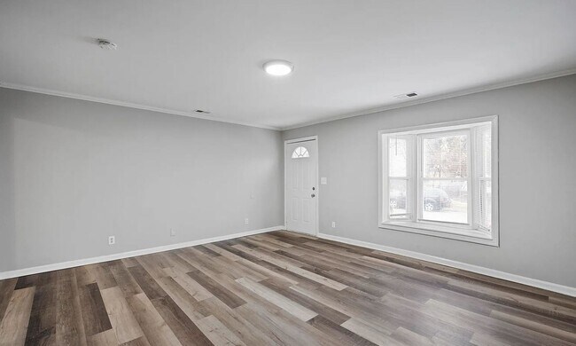 Building Photo - STUNNING! Three bedroom house!