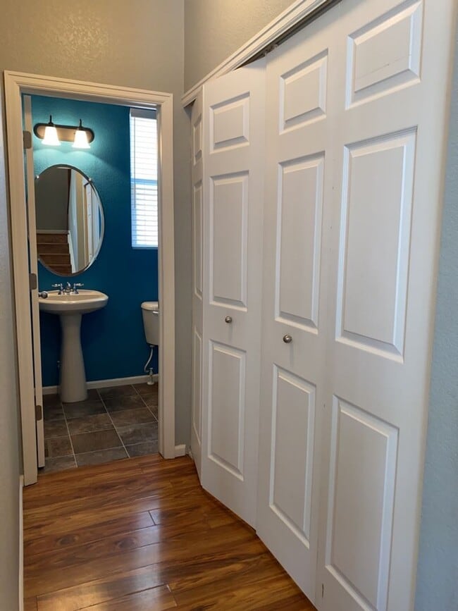 Building Photo - Beautiful 2-Story home near Ft Collins Country Club with easy access to I-25.