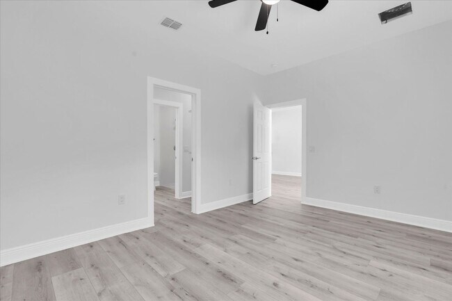 Building Photo - 705 S Orange Ave