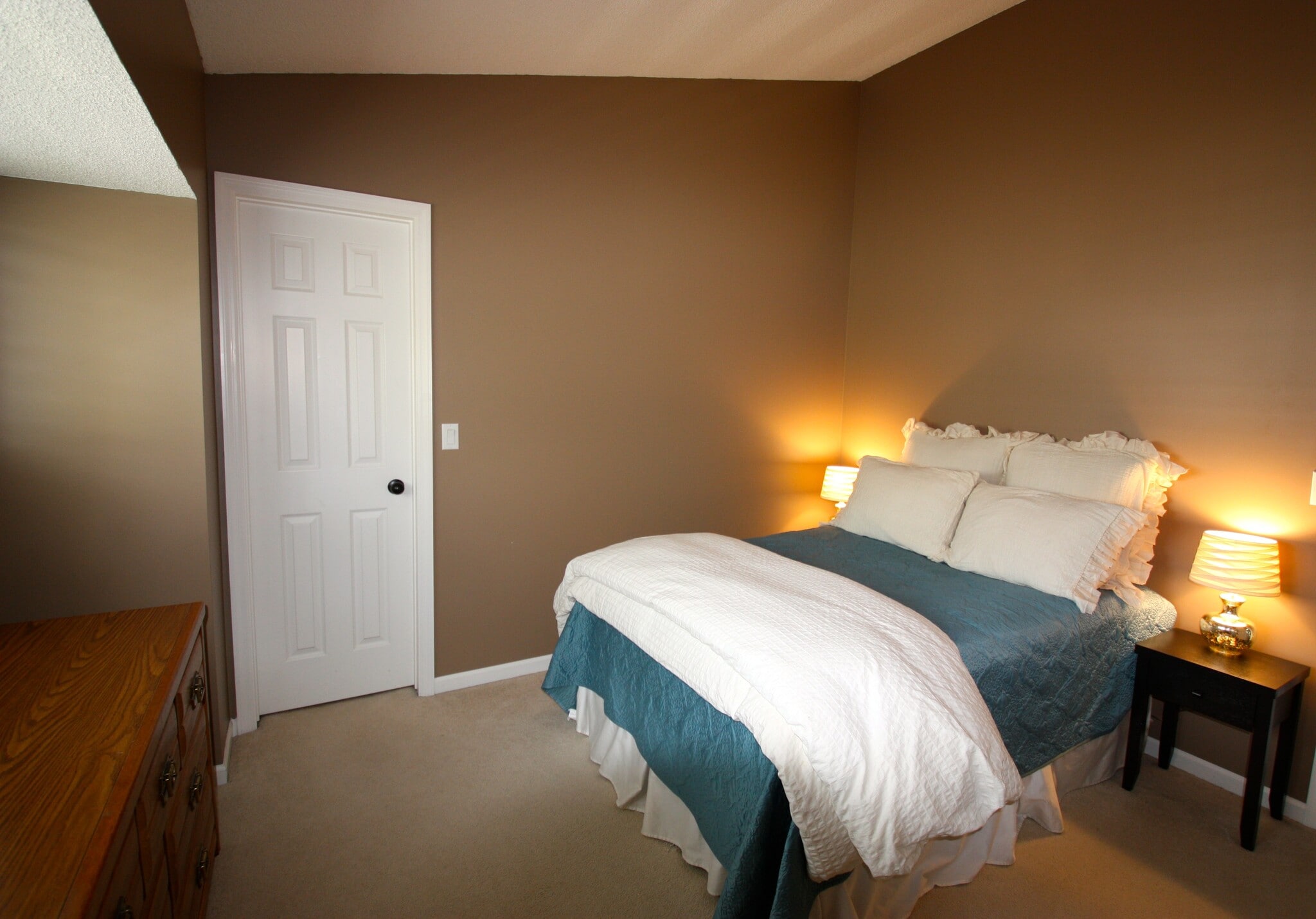 Guest bedroom with vaulted ceiling and walk-in closet. - 15805 24th Ave N.