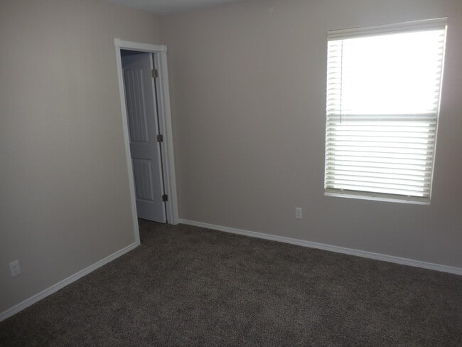 Building Photo - 963 Aircoupe Way