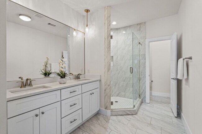 Building Photo - 600 Melba St