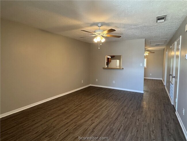 Building Photo - 2000 Monito Way