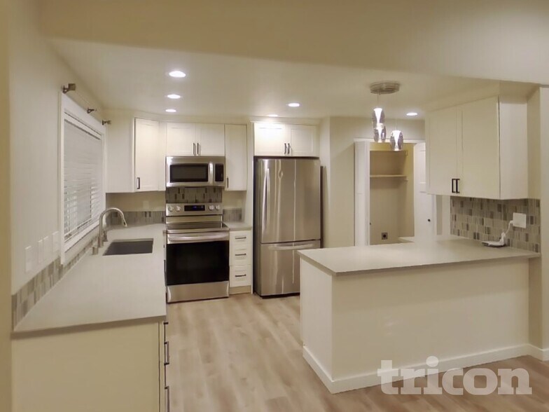 Building Photo - 3899 SE Harriet St