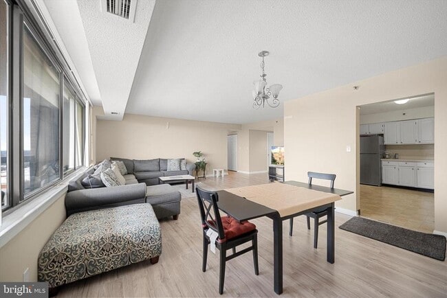 Building Photo - 3709 S George Mason Dr