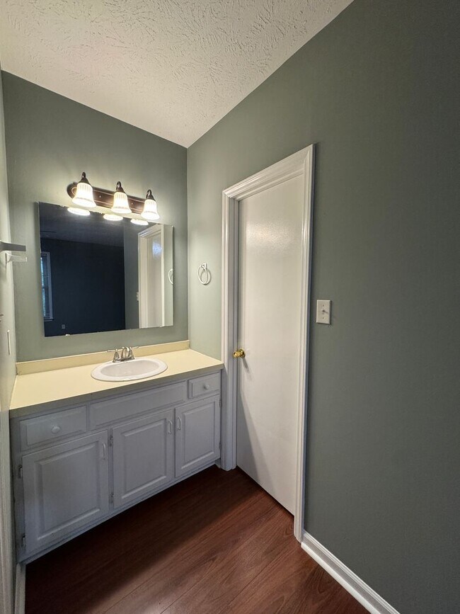 Building Photo - Charming 3 Bed, 2 Bath Fayetteville Home
