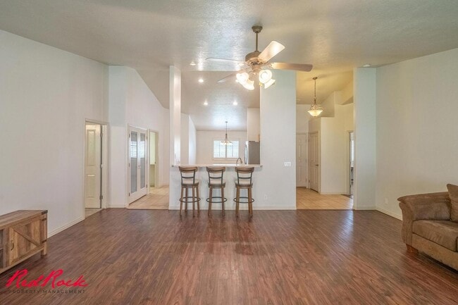 Building Photo - Partially Furnished 3 Bedroom Home with Co...