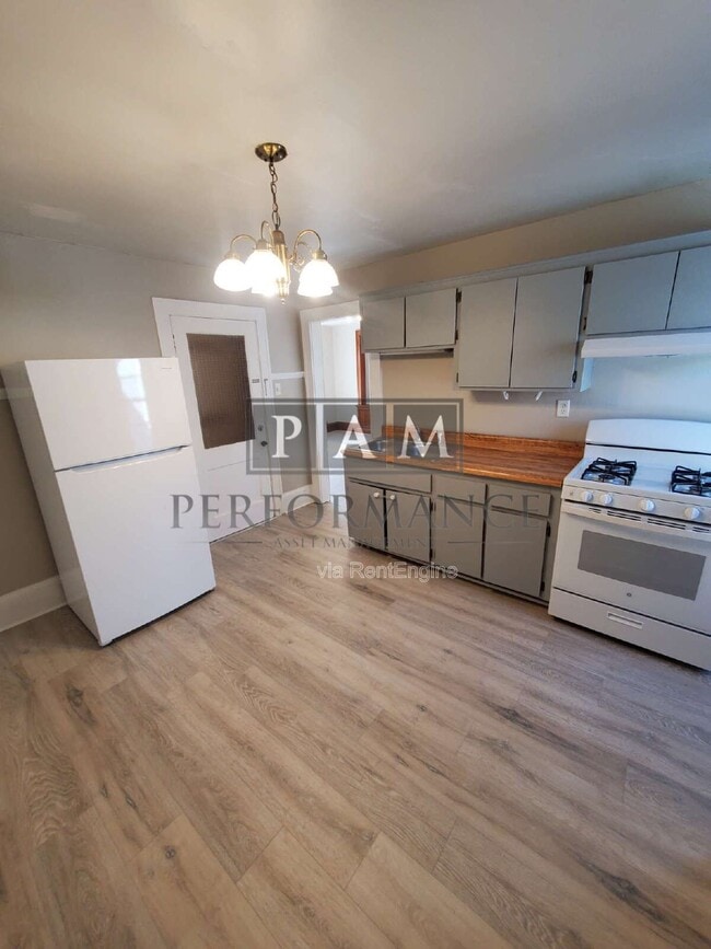 Building Photo - 1120 S 56th St