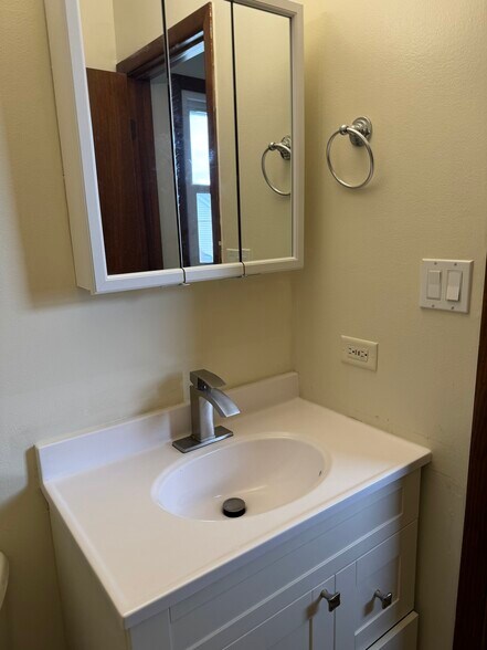 Master Bath - 1922 N 18th Ave
