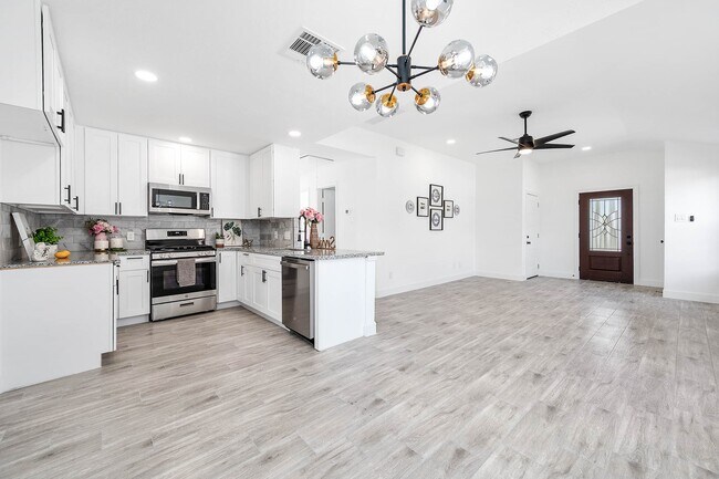 Building Photo - 5130 Riverwood Dr