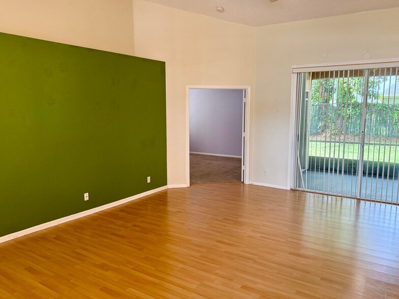 Building Photo - 1069 Sweet Briar Pl
