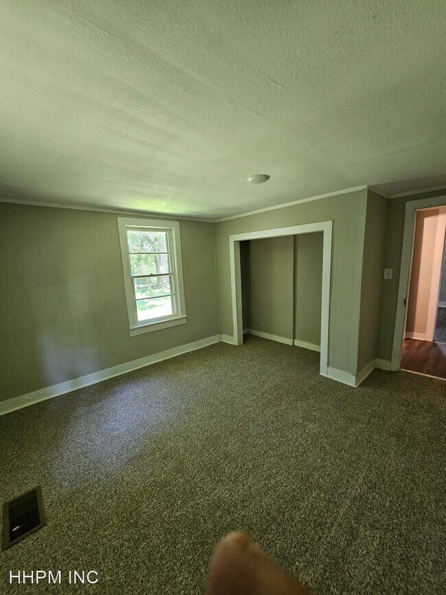 Building Photo - 3 br, 1 bath House - 914 W College St