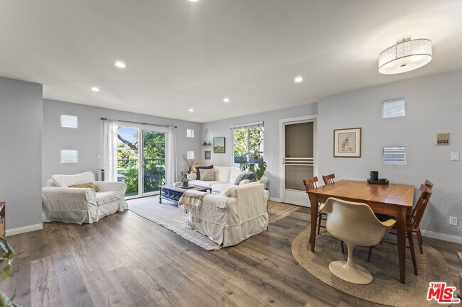 Building Photo - 712 Pacific St