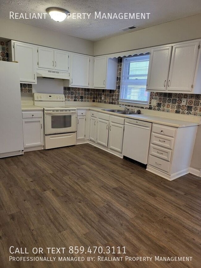 Building Photo - 3107 Glenridge Cir