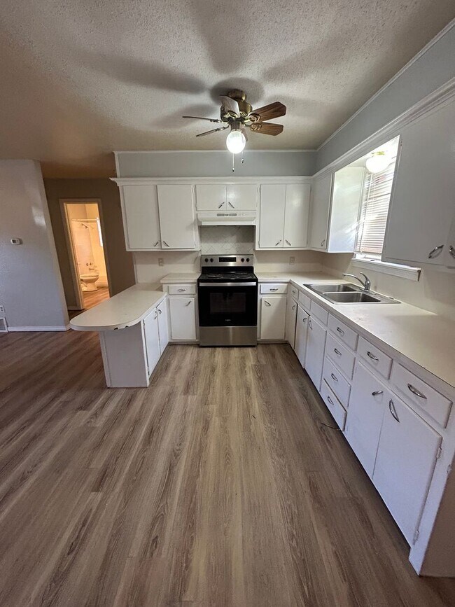 Building Photo - 1610 58th St