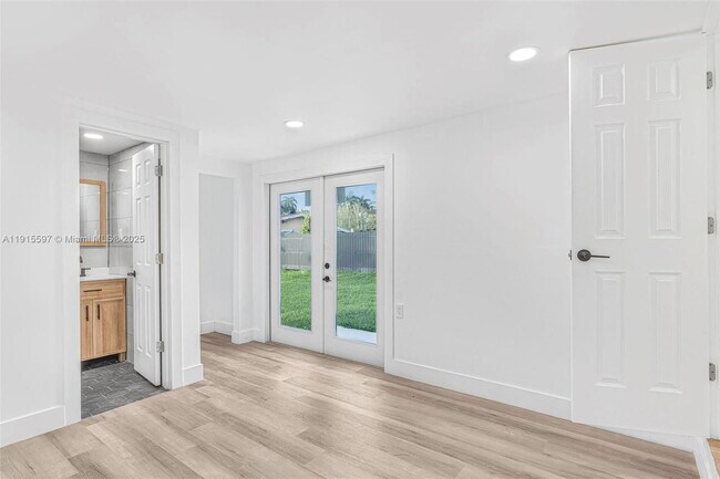 Building Photo - 216 NE 160th St