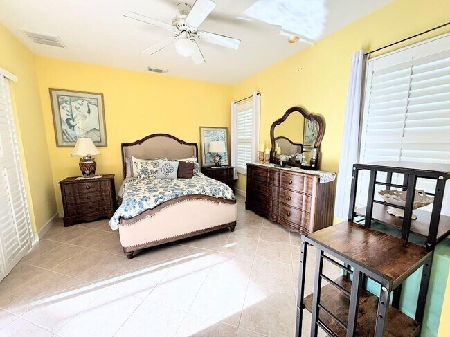 Building Photo - 885 SW Grand Reserves Blvd