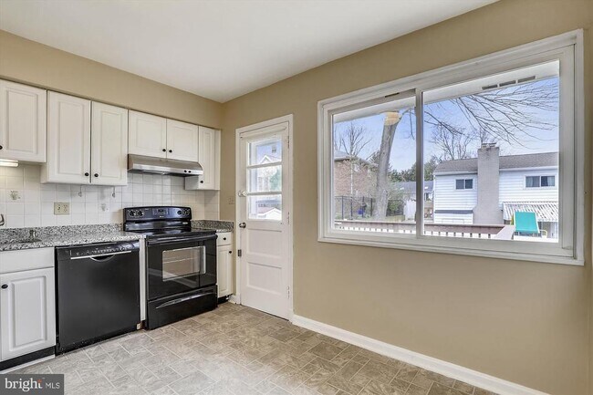 Building Photo - 4503 Traymore St