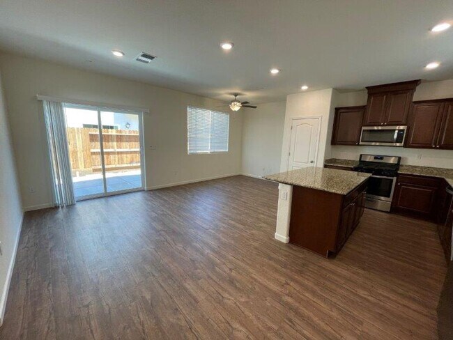 Building Photo - 5 Bedroom Close to Beale Air Force Base