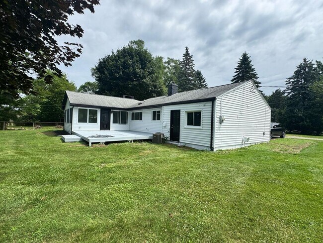 Building Photo - 2BD-1BTH HOME | NEWLY RENOVATED | WEST BLO...