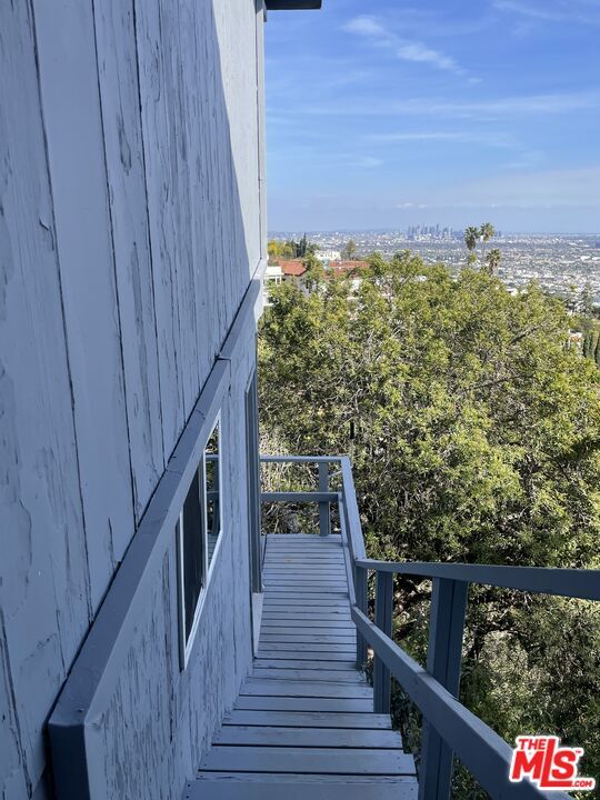 Building Photo - 9432 Sierra Mar Pl