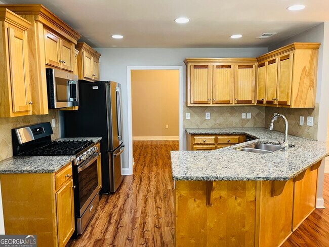 Building Photo - 5750 Crest Hill Dr NE