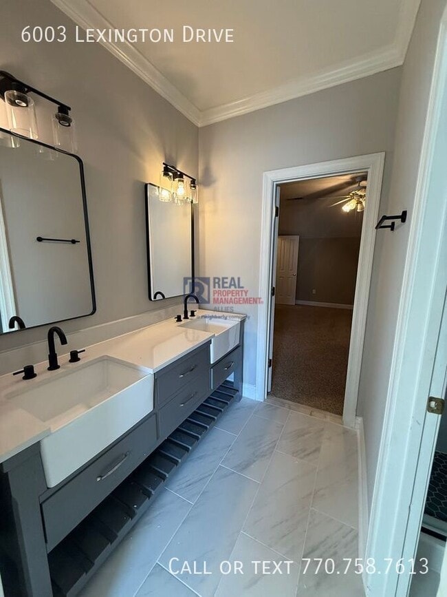 Building Photo - 6003 Lexington Dr