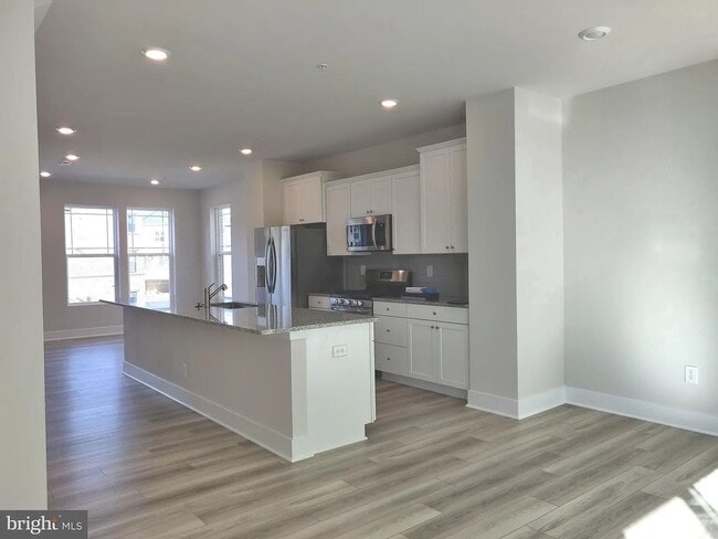 Building Photo - 6947 Farragut Dr