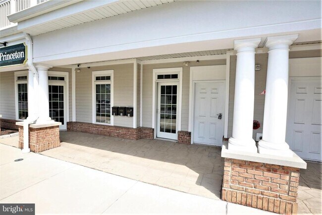 Building Photo - 11 Cranbury Rd