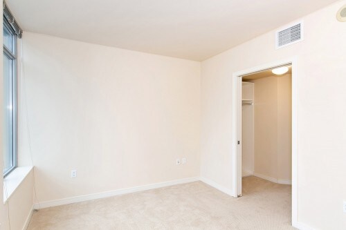 Building Photo - The Cosmopolitan - 1 bedroom + den