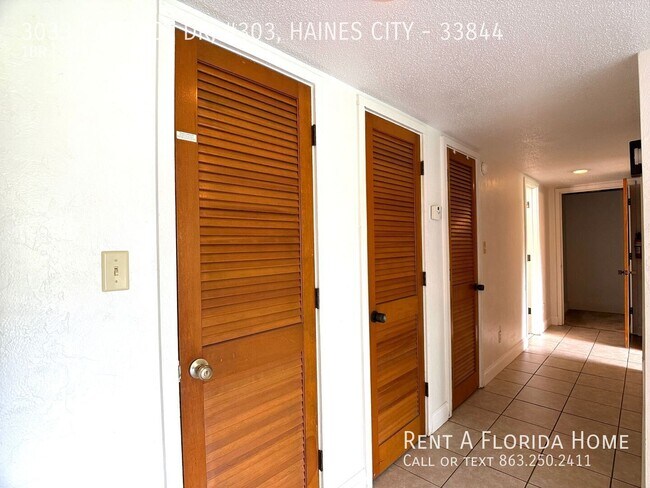 Building Photo - 3033 Camelot Dr