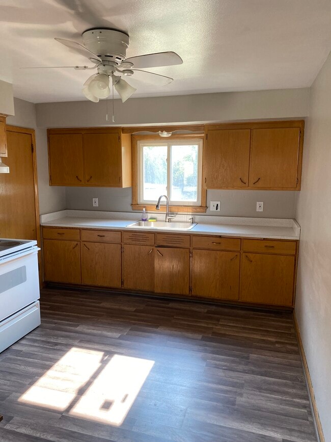 Building Photo - 326 Born Pl