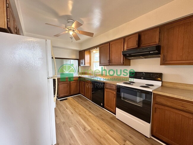 Building Photo - 4420 Ocean View Ave