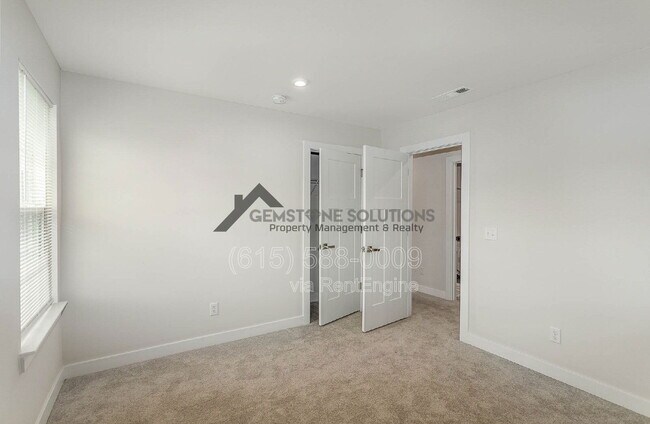 Building Photo - 3301 Somerset Ln