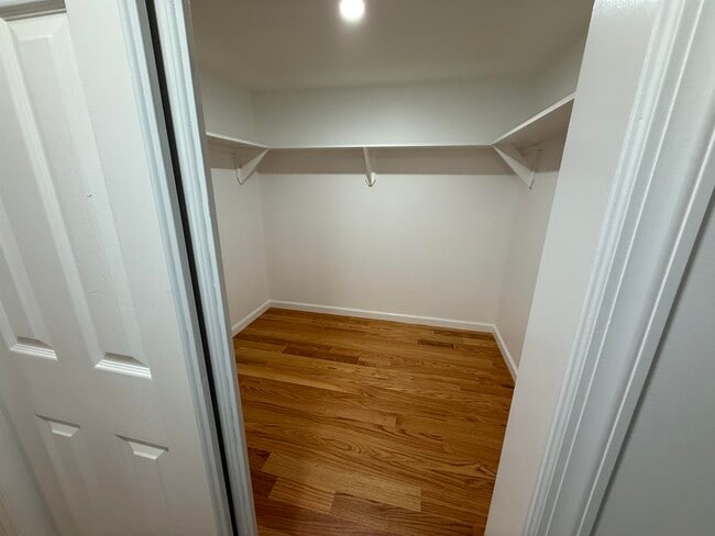 Building Photo - 23 E 44th St