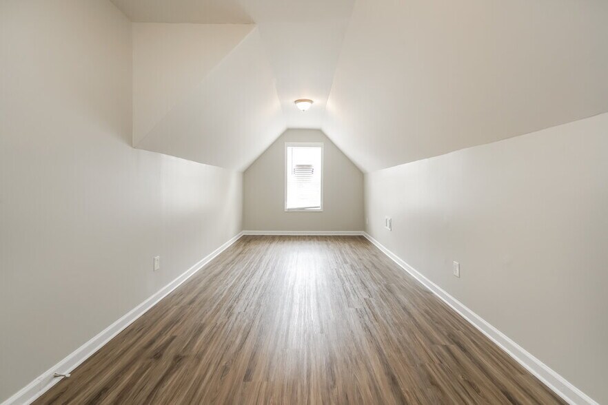 Building Photo - 2843 Warhorse Pl