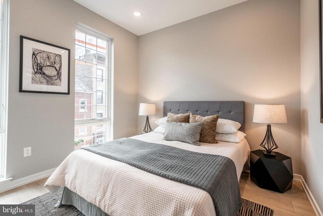 Building Photo - 713 S Mildred St