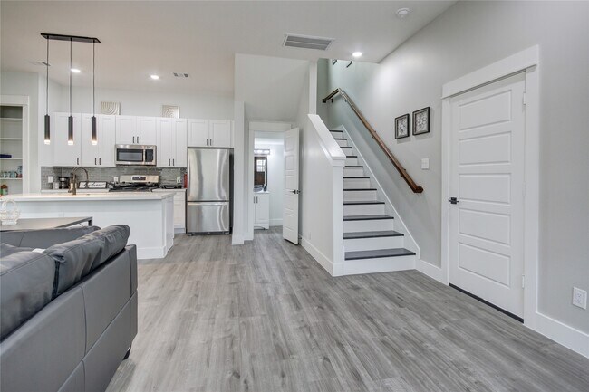 Building Photo - 9305 Tower St