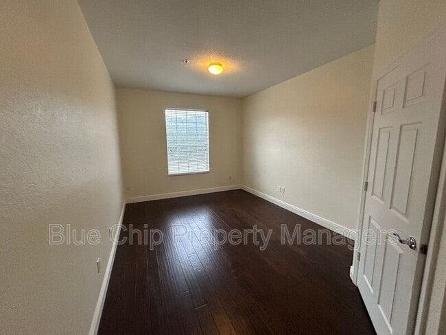 Building Photo - 6402 Cava Alta Dr