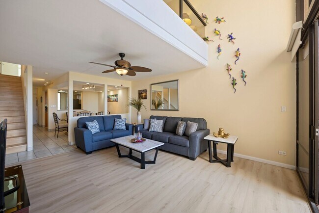Building Photo - Stunning views, space and comfort.